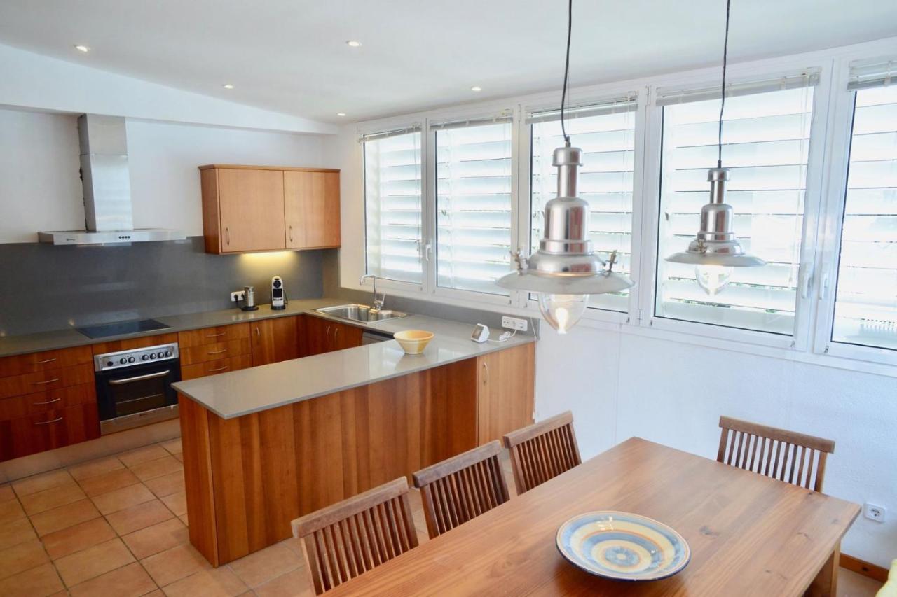 Beachfront Duplex With Terrace And Sea Views - 卡达克斯 外观 照片